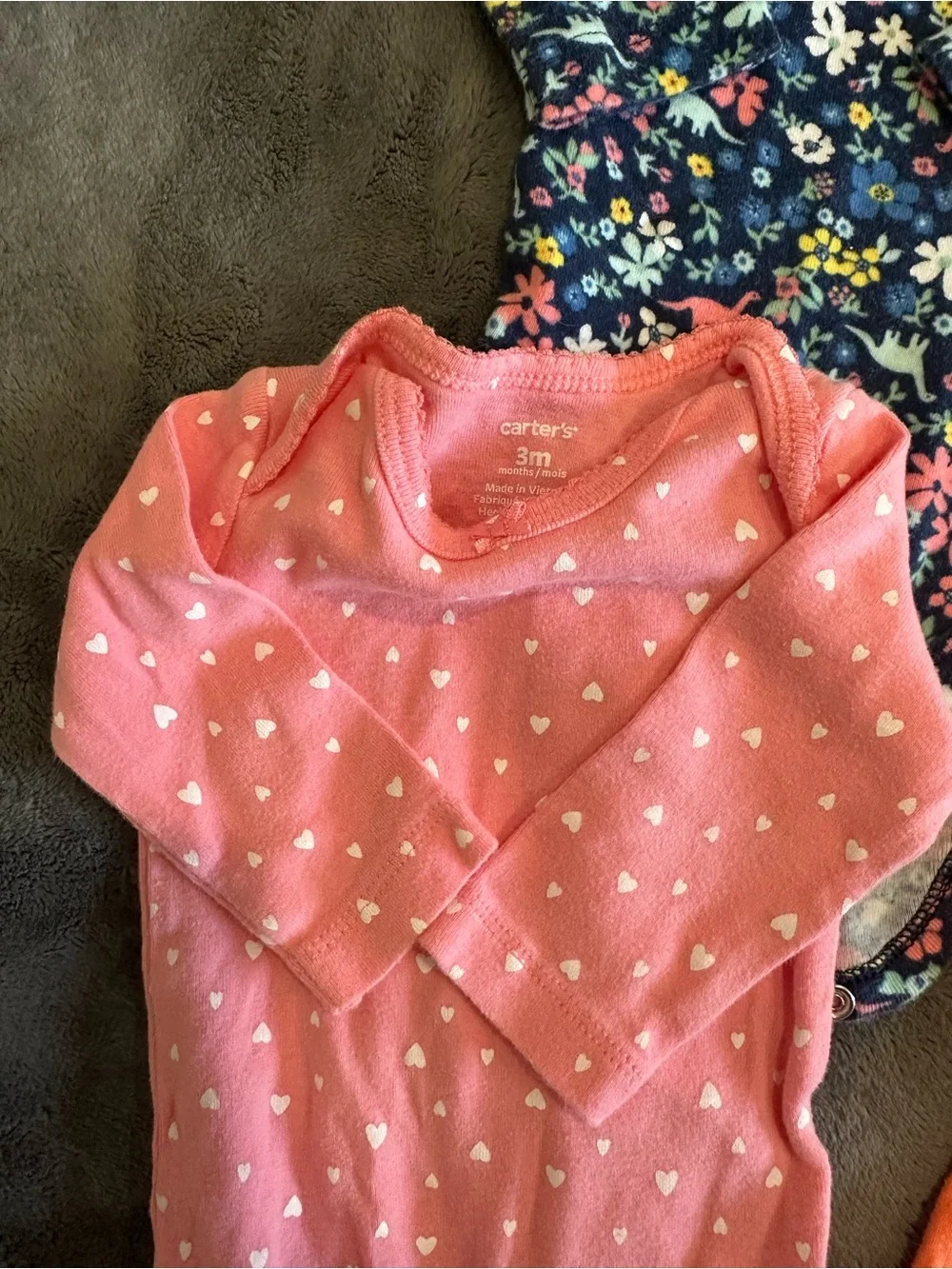 Carter’s bodysuits - set of 4